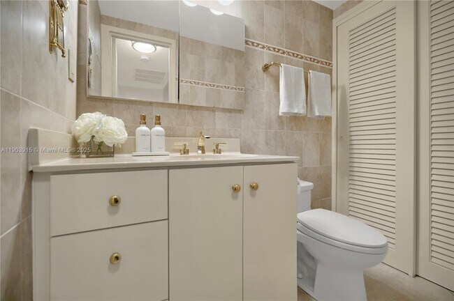 Building Photo - 4747 Collins Ave