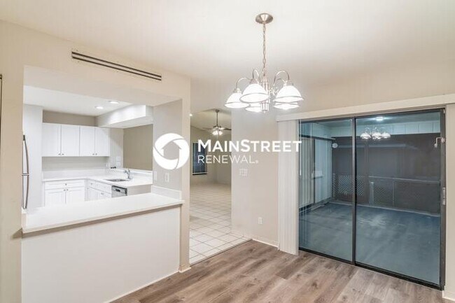 Building Photo - 3 Bedroom Pet-Friendly Home in SARASOTA, FL with Main Street Renewal