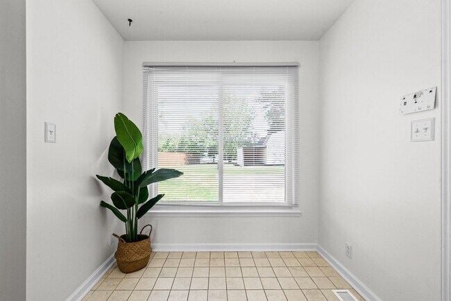 Building Photo - 1409 Janet Way Dr