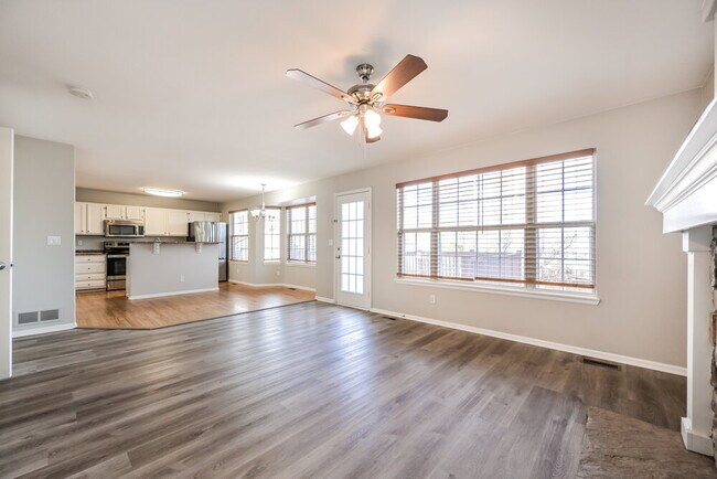 Building Photo - 5991 S Rock Creek Dr