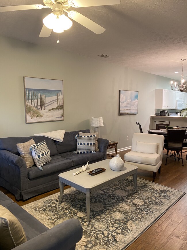 Primary Photo - 601 Hillside Dr N