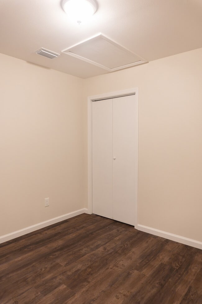 Building Photo - 1321 Burgess Dr