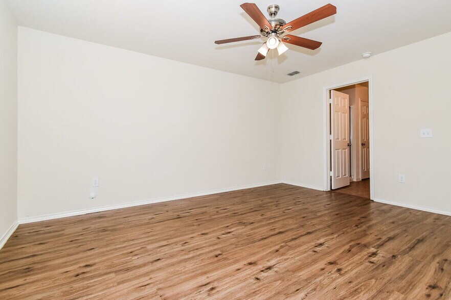 Building Photo - 1449 Vernon Dr