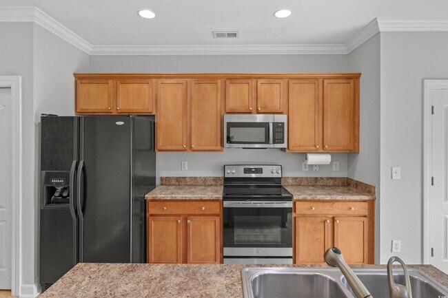 Building Photo - 1060 Fairway Ln
