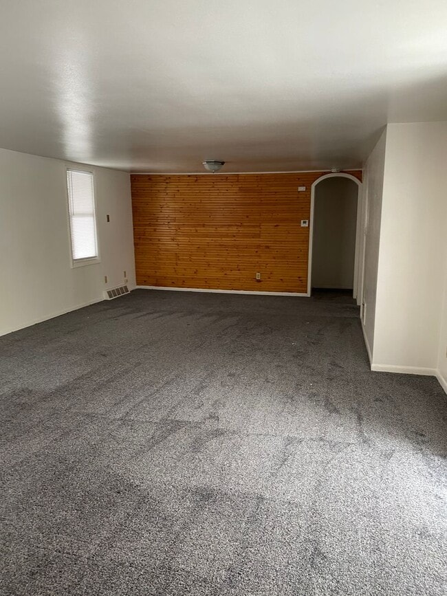 Building Photo - 1804 Cranston Rd