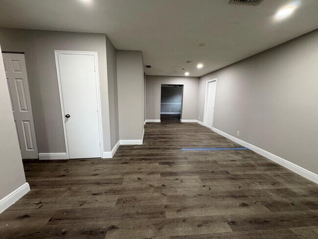 Building Photo - 6502 Boulevard of Champions