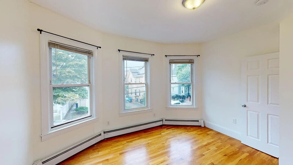 Building Photo - 21 Rossmore St