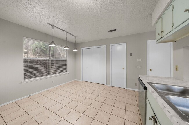 Building Photo - AUS8108 Dunn