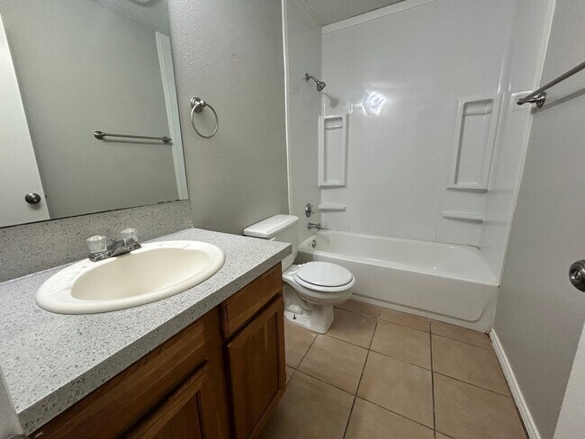 Building Photo - 9603 Elmwood Ave