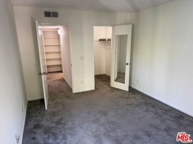 Building Photo - 4207 Raintree Cir