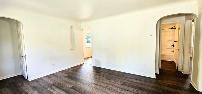 Building Photo - 1519 Baker Dr