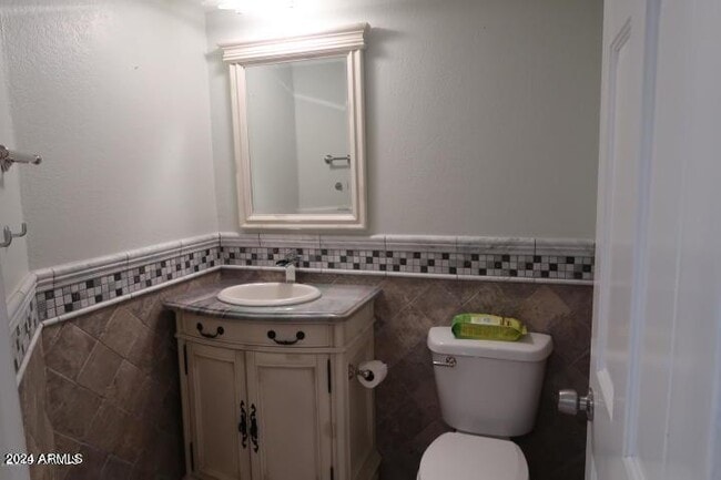 Building Photo - 2201 W Union Hills Dr