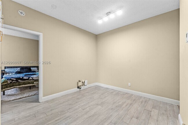 Building Photo - 680 Cypress Club Way
