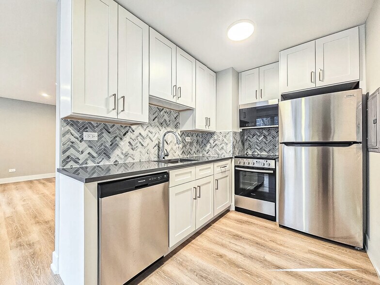 Building Photo - 520 W Aldine Ave