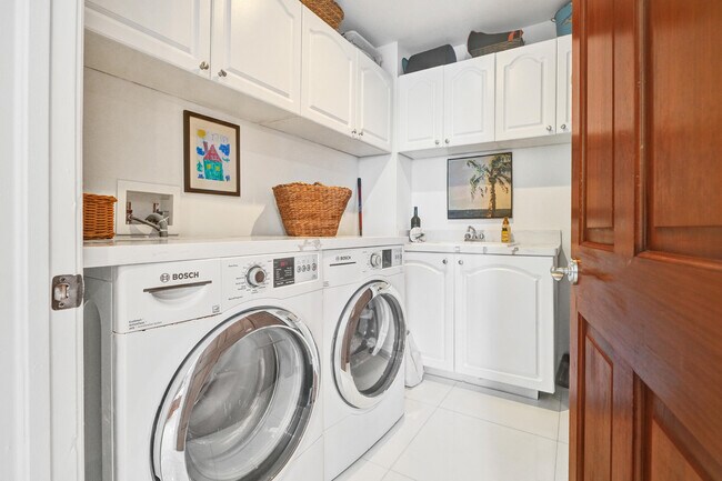 Building Photo - 516 Hendricks Isle