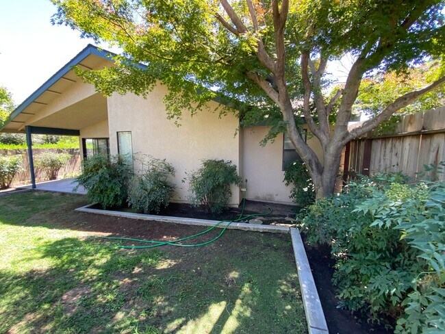 Building Photo - 1348 E Ferguson Ct