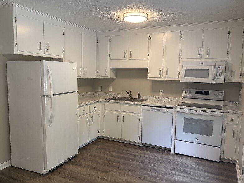 Building Photo - 97 Lily Dr