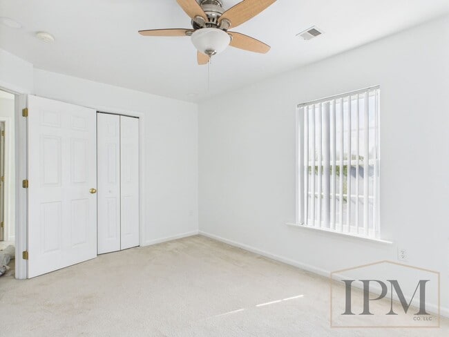 Building Photo - Available Now - 3 Bedroom Home in Dallasto...
