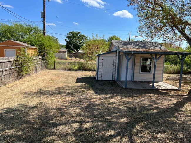 Building Photo - Harlandale SW