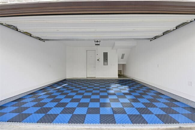 Building Photo - 819 Algona Ave