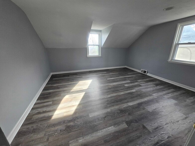 Building Photo - 1502 Market St