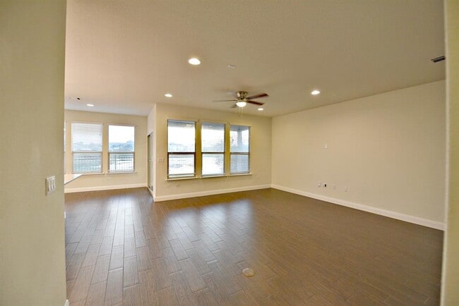 Building Photo - 10503 Turnbull Loop