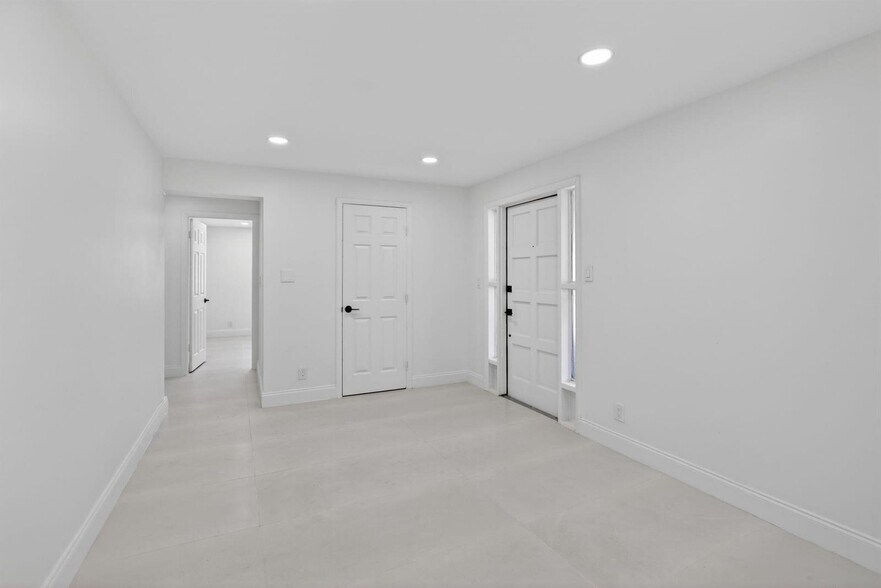 Building Photo - 2630 SW 49th Ct