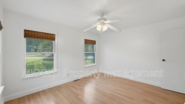 Building Photo - 1079 Canyon Dr