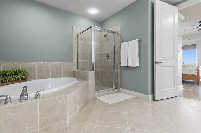 Building Photo - 725 Gulf Shore Dr