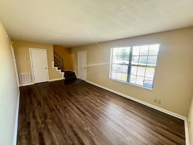 Building Photo - 351 PEABODY DRIVE UNIT 5 (3 BEDROOM UNIT)