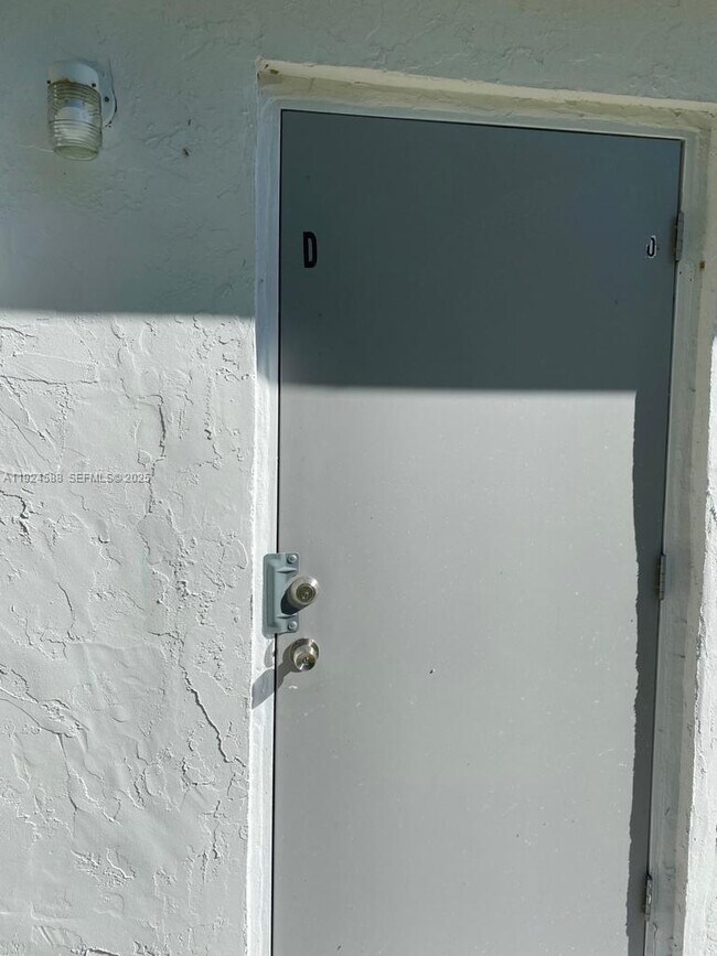 Building Photo - 4023 SW 19th St