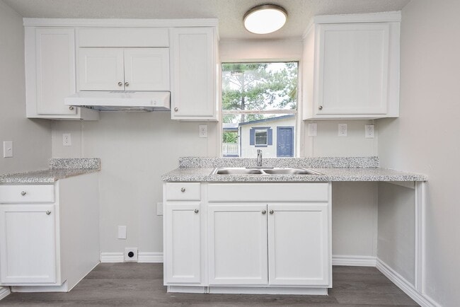 Building Photo - Be part of this cozy community at Roy Harris Loop