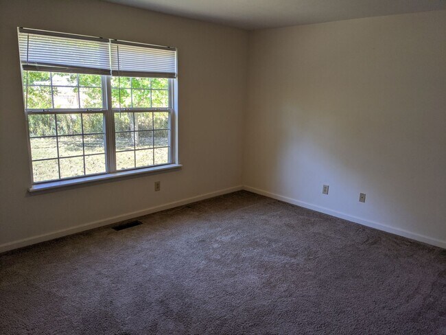 Building Photo - Spacious 2 bed 2 bath in Greenwood!