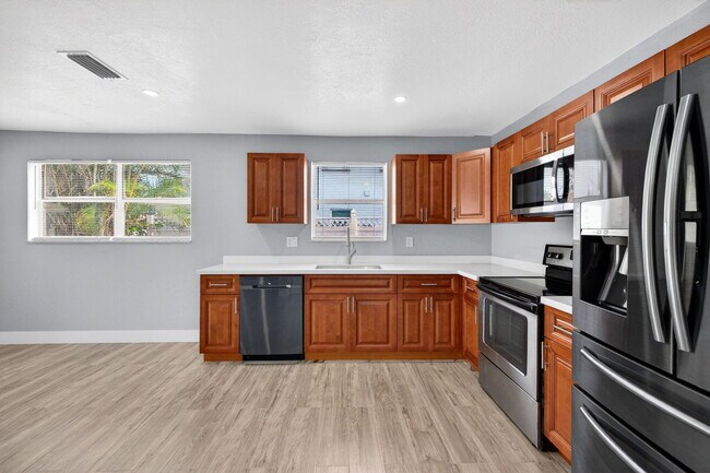 Building Photo - 5424 SW 44th Terrace