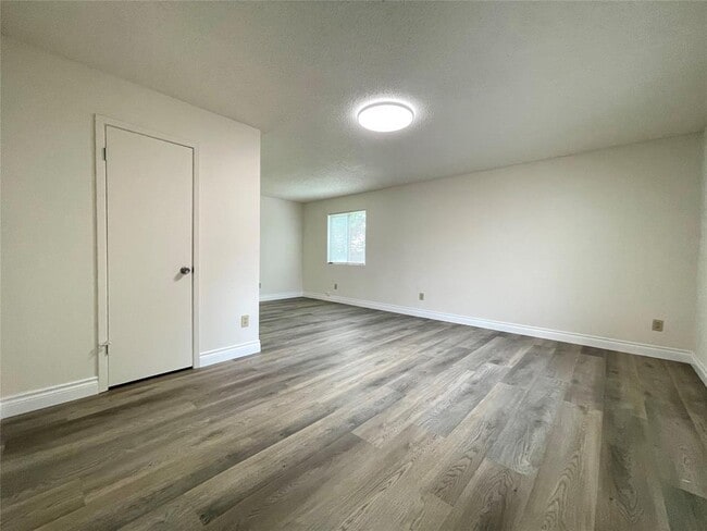 Building Photo - 1729 Cricket Hollow Dr