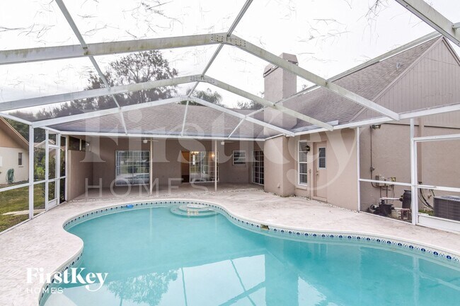 Building Photo - 2612 Crestfield Dr