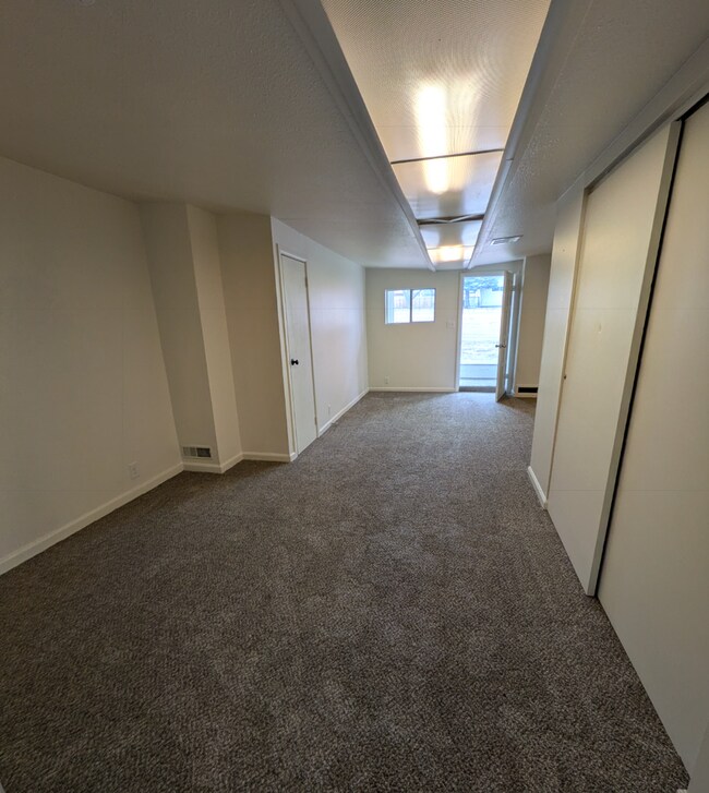 Building Photo - 2 Bed - 1 Bath in Golden!