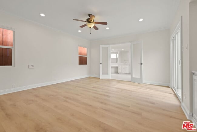 Building Photo - 500 Warner Ave