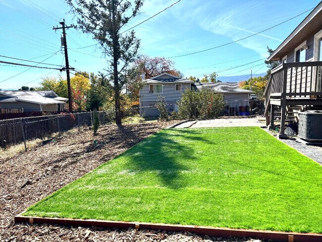 Building Photo - 1340 Rayburn Dr