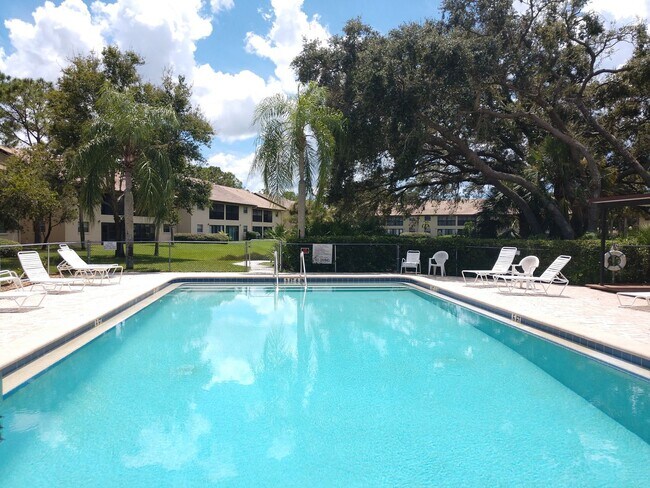 Building Photo - Seasonal Short-Term 2-Bedroom 2-Bathroom 2nd Floor Condo located at Mission Lakes!