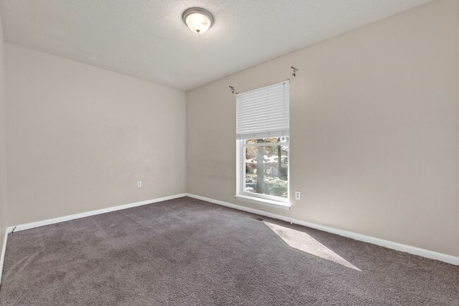 Building Photo - 79 Shoshoni Dr
