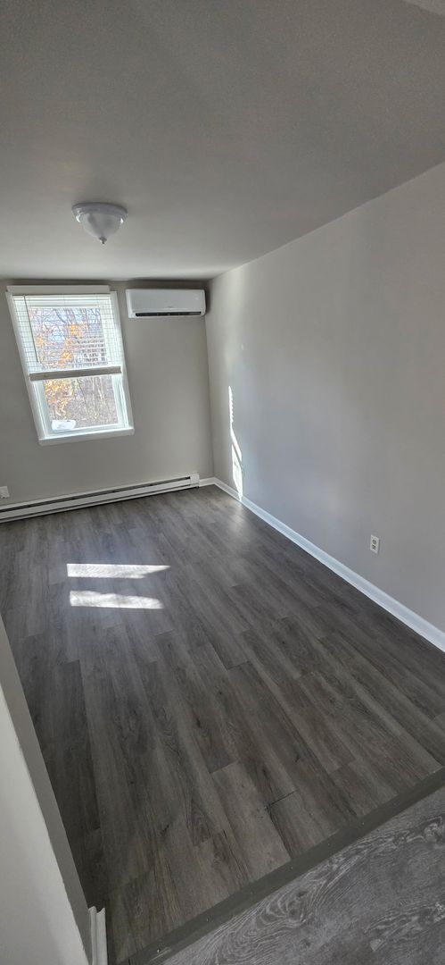 Building Photo - 123 W Main St