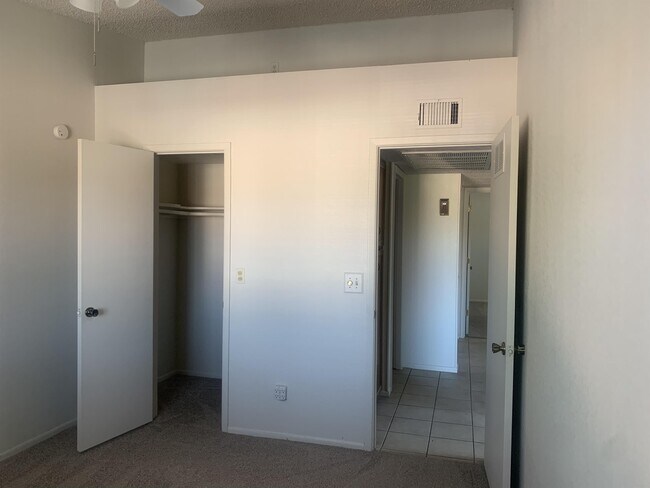 Building Photo - 2182 N Pantano Rd