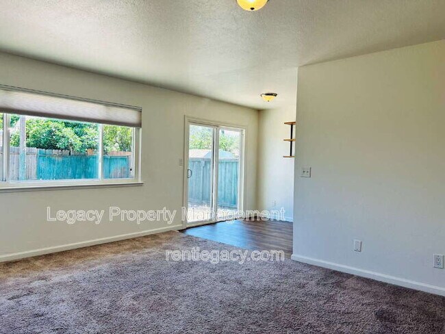 Building Photo - 9012 Alderson Ave