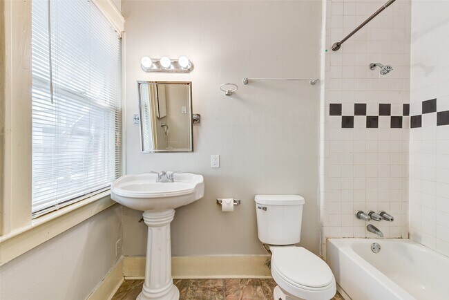 Building Photo - 1737 Branard St