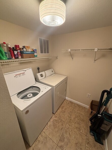 Building Photo - 3389 Crystal Ct E