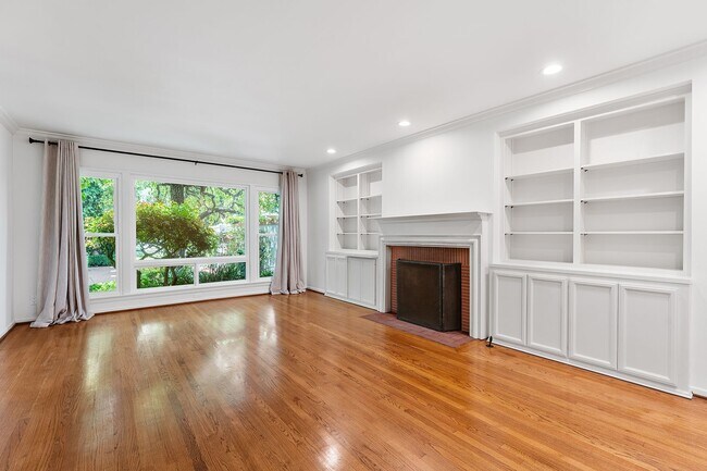 Building Photo - Westwood Townhome in an Exclusive 3-Home Enclave