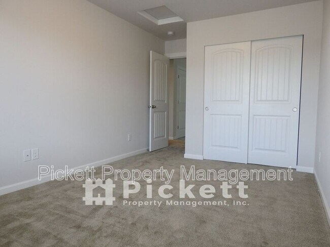 Building Photo - 4222 Andasio Loop SE