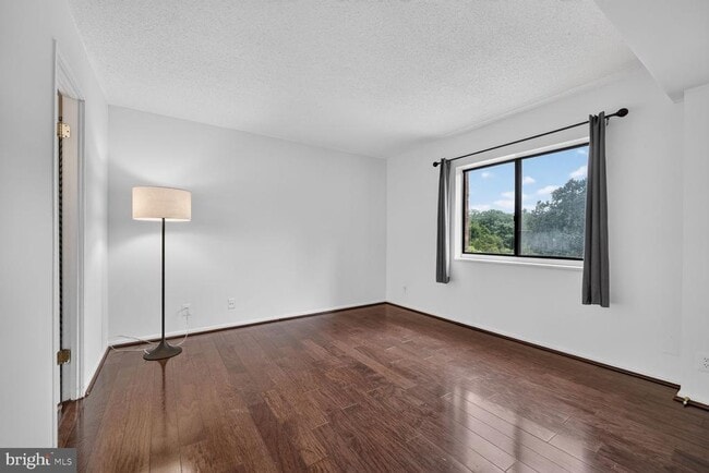 Building Photo - 5901 Mt Eagle Dr
