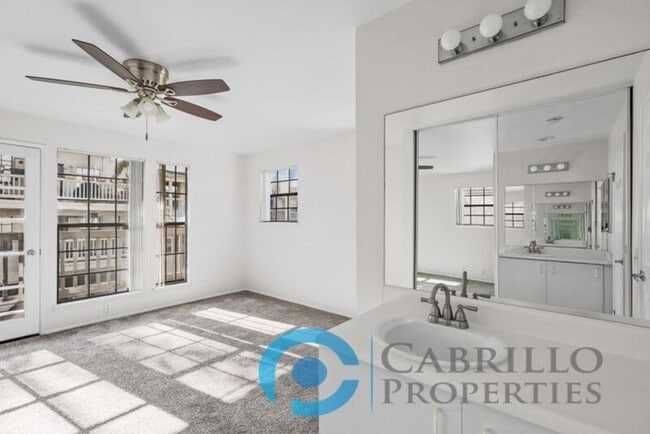 Building Photo - 3975 Hortensia St